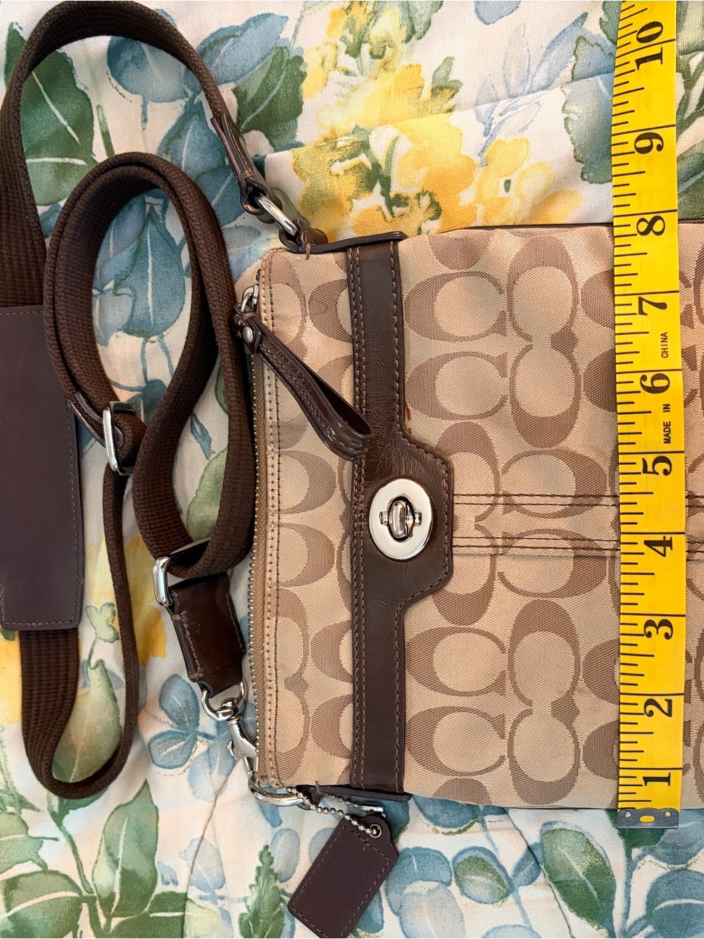 Coach Beige and Brown Signature Crossbody Bag with Turn-Lock - Picture 9 of 10